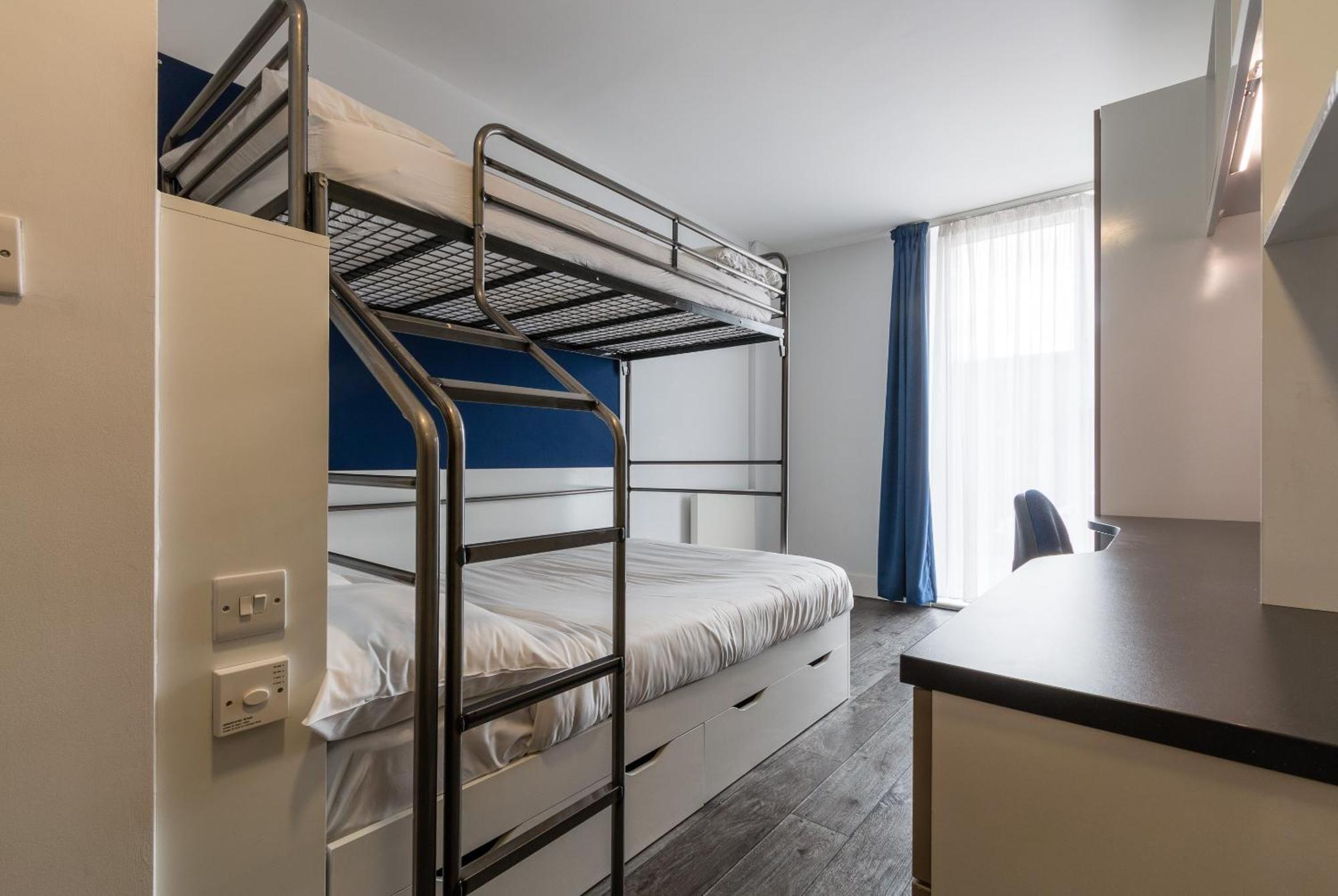 Destiny Student - Holyrood Apartment Единбург Екстериор снимка