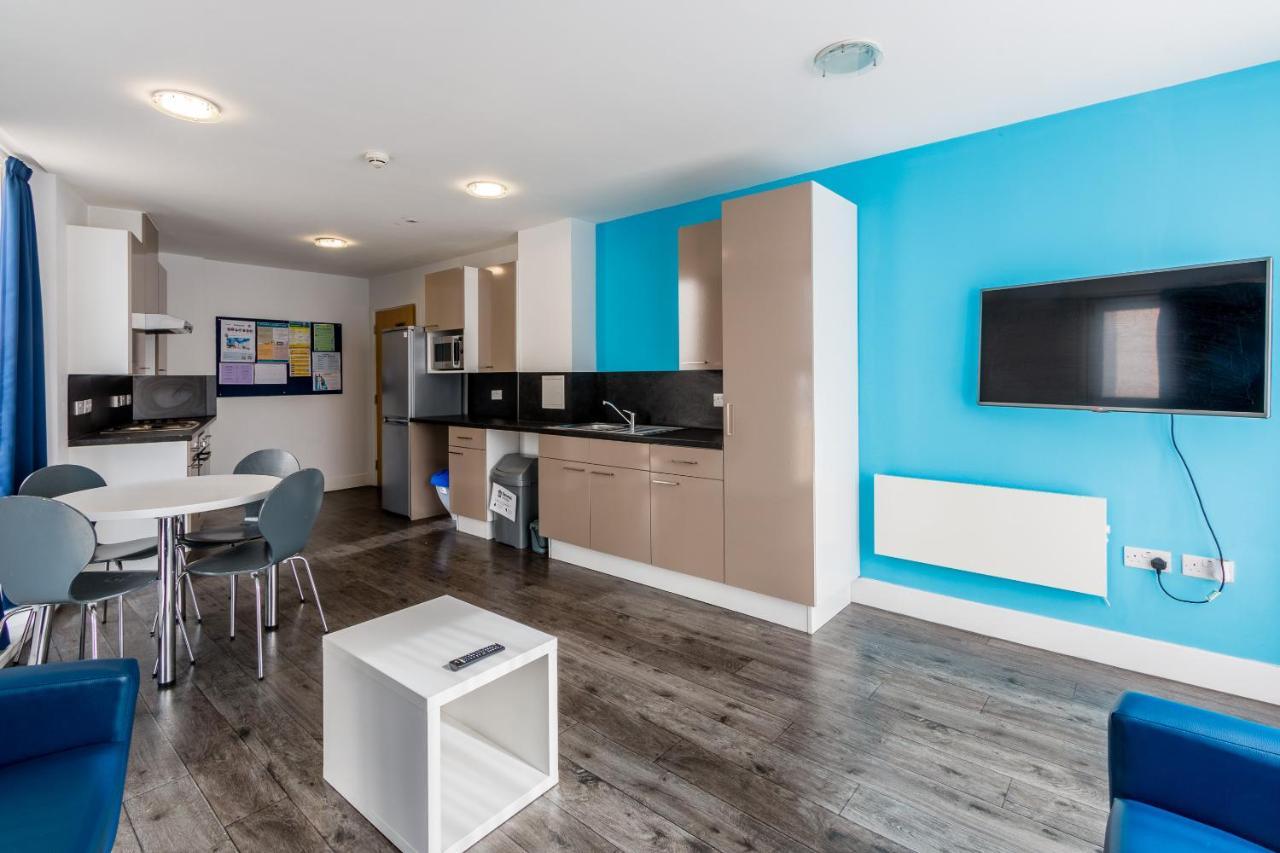 Destiny Student - Holyrood Apartment Единбург Екстериор снимка